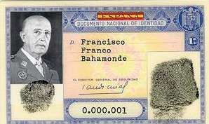 Foto del documento nacional de identidad de Francisco Franco, con el número 1